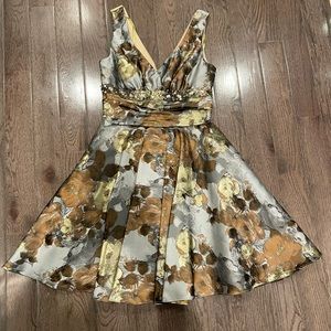 New never worn without tags. Fully lined size 6